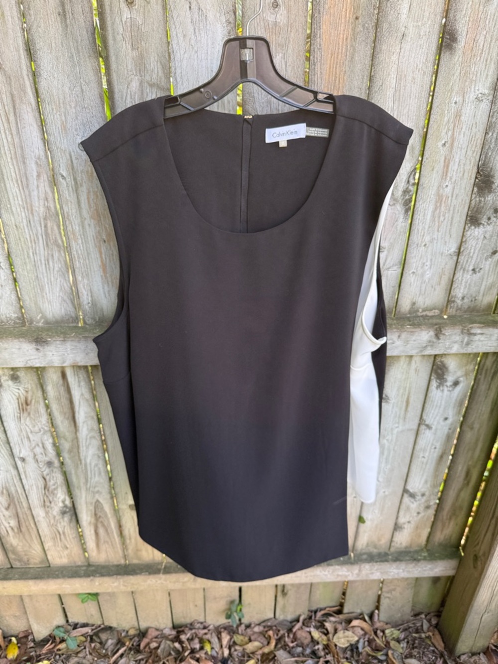 Calvin Klein Black and White Flowy Sleeveless Blouse Top Shell bra friendly 3X